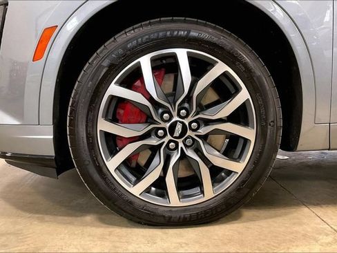 Used 2023 Cadillac XT6 Sport AWD/4WD image 9