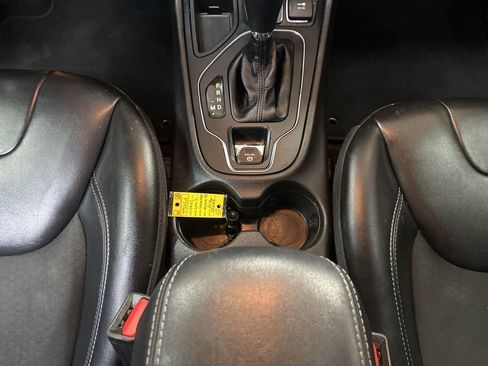 Used 2021 Jeep Cherokee Latitude Plus image 22