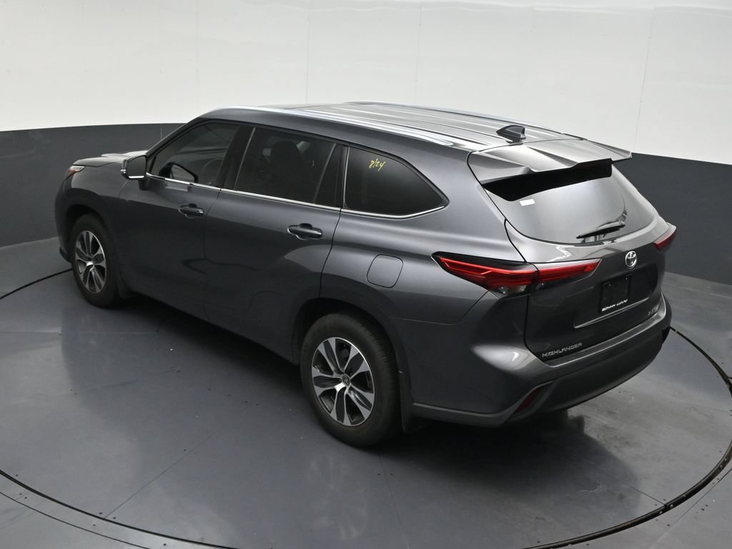 Used 2021 Toyota Highlander XLE AWD/4WD image 17