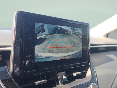 Used 2025 Toyota Corolla LE FWD image 17