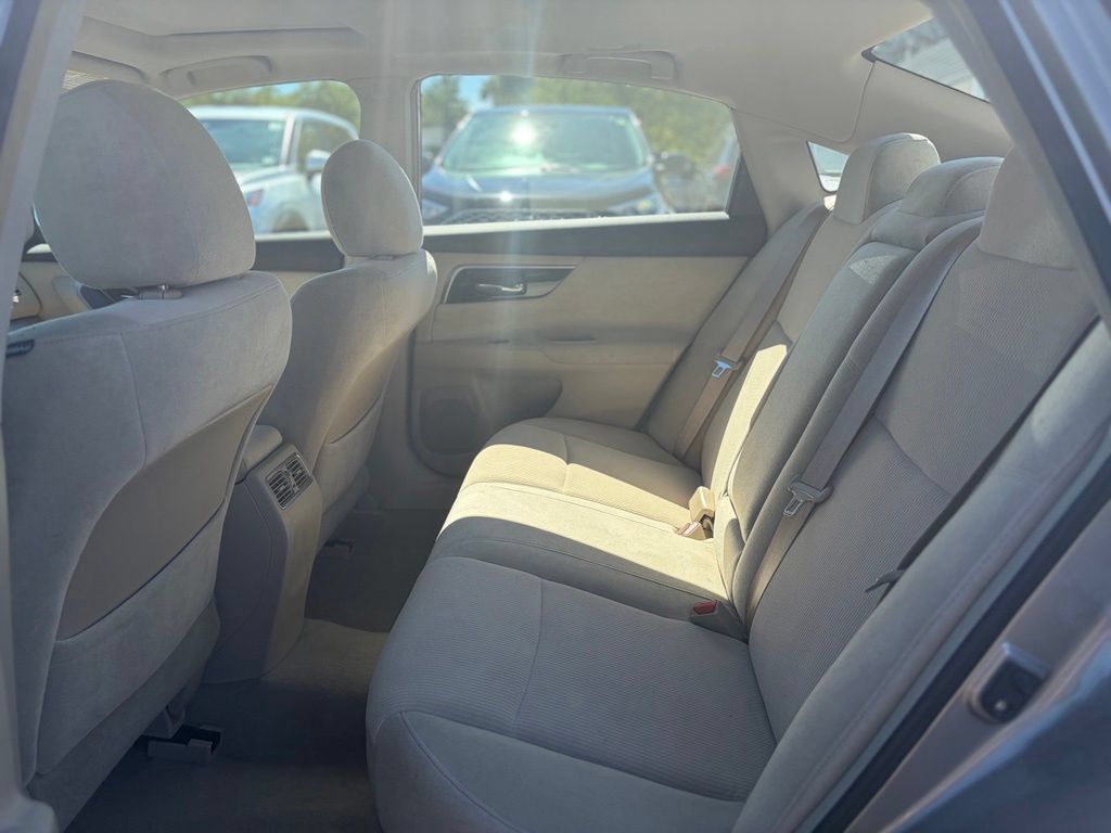 Used 2013 Nissan Altima 3.5 SV w/ Navigation Pkg FWD image 11