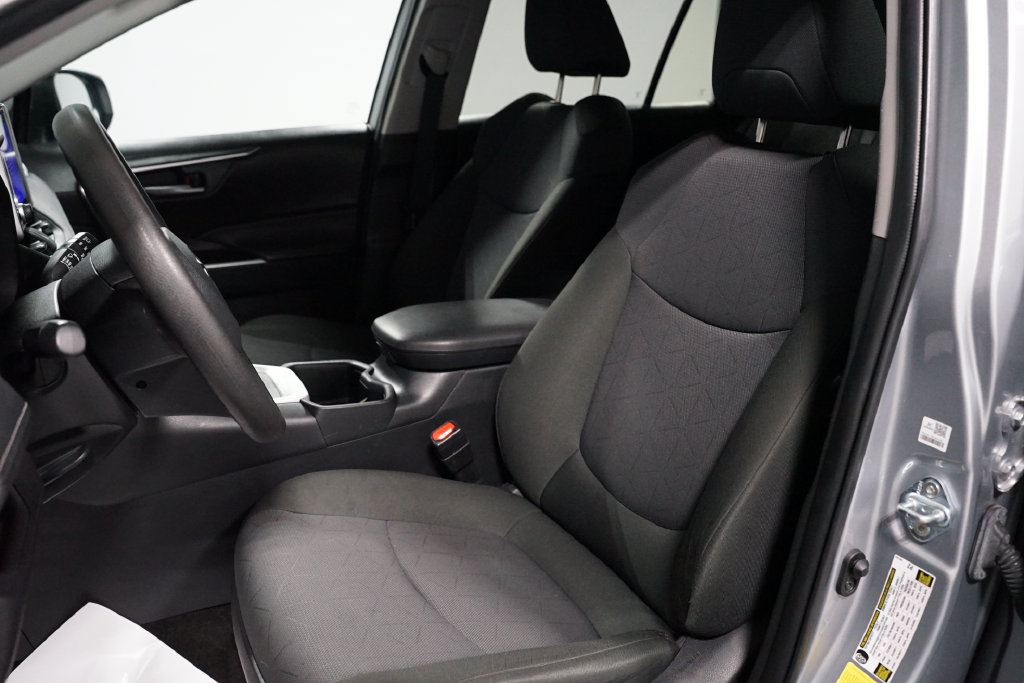 Certified 2025 Toyota RAV4 XLE FWD image 27