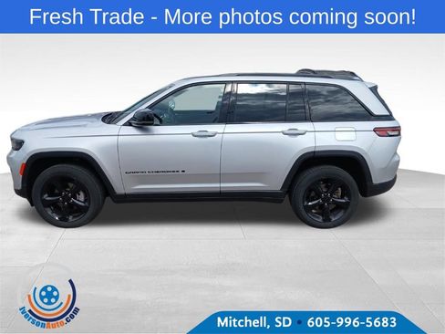 Used 2024 Jeep Grand Cherokee Altitude AWD/4WD image 1