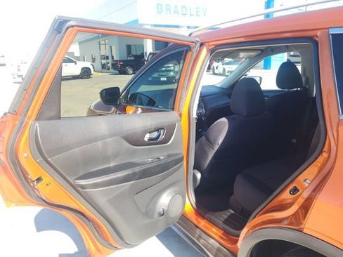 Used 2019 Nissan Rogue SV AWD/4WD image 20