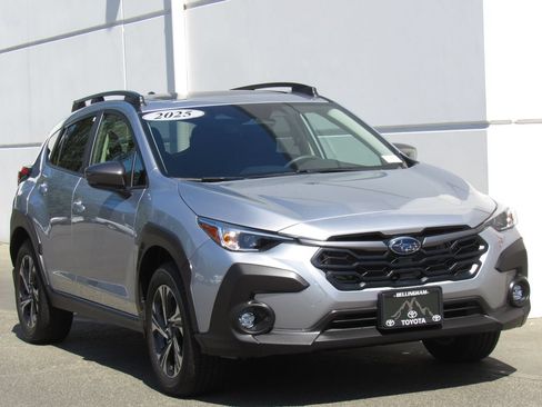 Used 2025 Subaru Crosstrek 2.5i Premium AWD/4WD image 2