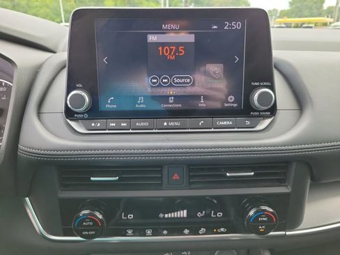 Used 2024 Nissan Rogue SV AWD/4WD image 19
