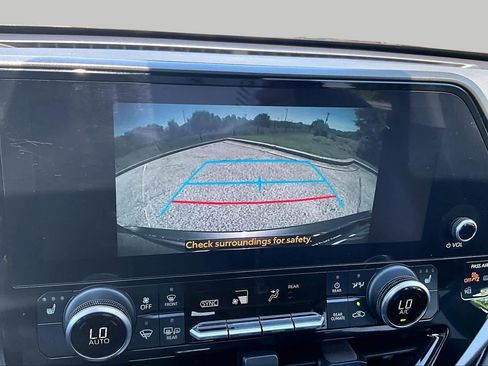 Used 2024 Toyota Highlander XLE AWD/4WD image 27
