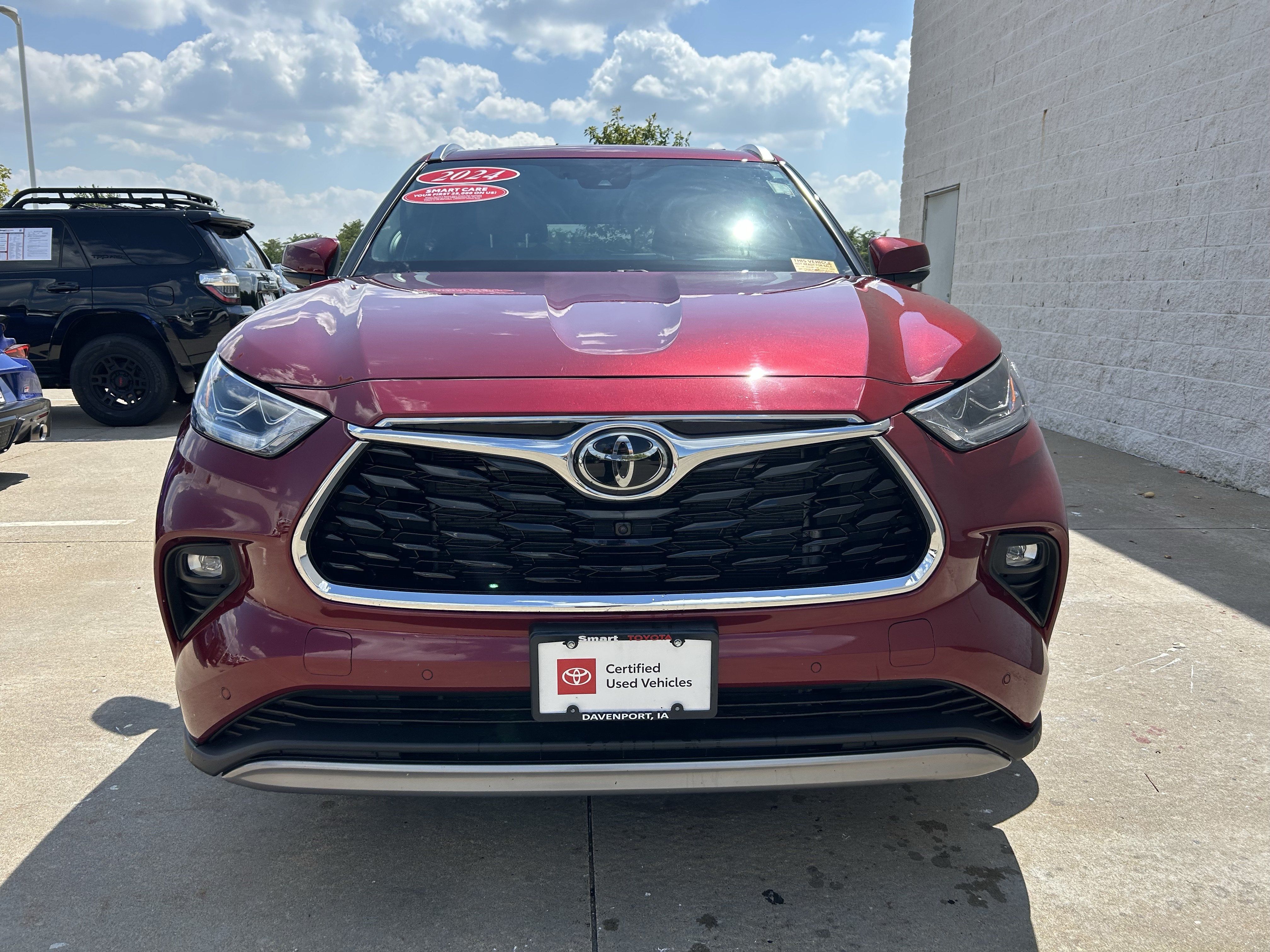 Used 2024 Toyota Highlander Platinum AWD/4WD image 2