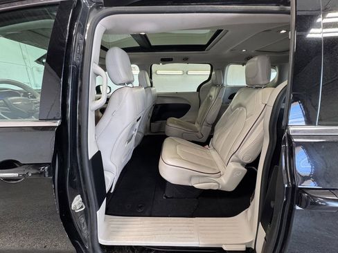 Used 2019 Chrysler Pacifica Limited FWD image 20