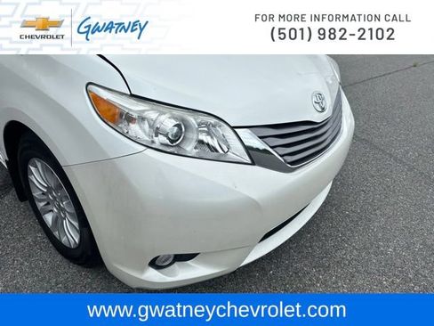 Used 2015 Toyota Sienna XLE Premium FWD image 13