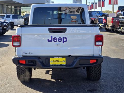 Used 2025 Jeep Gladiator Nighthawk image 5