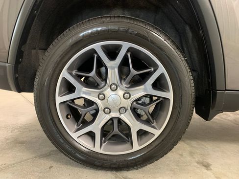 Used 2019 Jeep Grand Cherokee Limited AWD/4WD image 27