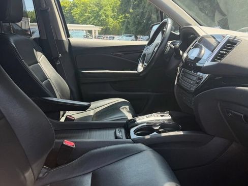 Used 2017 Honda Pilot Touring image 9