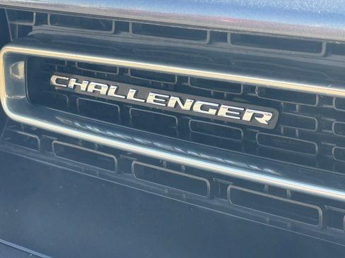 Used 2016 Dodge Challenger SXT RWD image 28