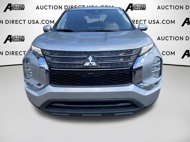 Used 2024 Mitsubishi Outlander ES AWD/4WD image 2