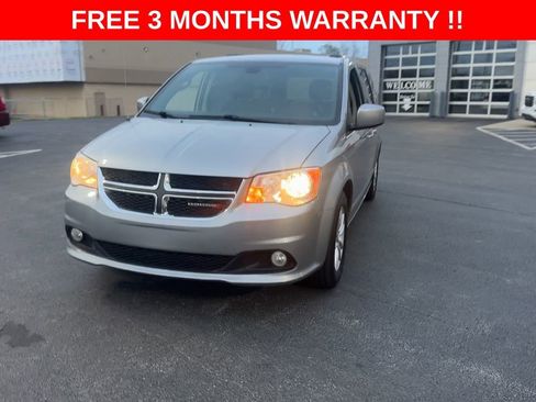 Used 2019 Dodge Grand Caravan SXT FWD image 3