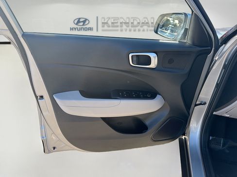 Used 2024 Hyundai Venue SEL image 18