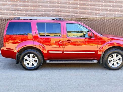 Used 2008 Nissan Pathfinder LE AWD/4WD image 5