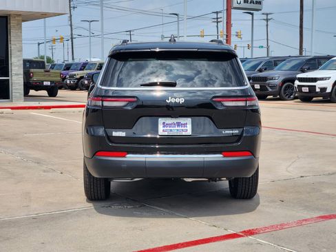 New 2026 Jeep Grand Cherokee L Laredo RWD image 8