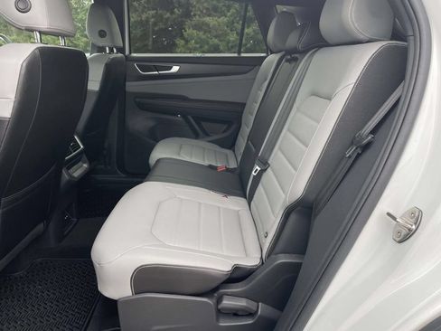 Certified 2024 Volkswagen Atlas Cross Sport SEL R-Line AWD/4WD image 10