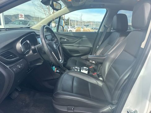 Used 2019 Buick Encore Essence image 11