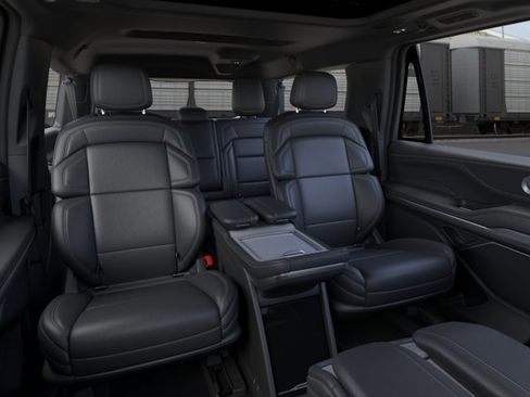 New 2026 Lincoln Navigator L Reserve AWD/4WD image 11