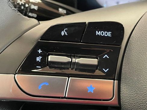 Used 2025 Hyundai Elantra Limited image 25