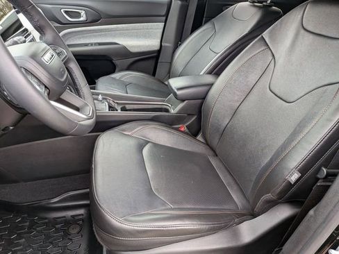 Used 2023 Jeep Compass Latitude AWD/4WD image 12