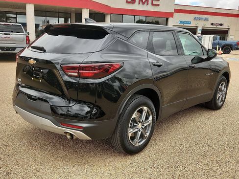 Used 2025 Chevrolet Blazer LT AWD/4WD image 4