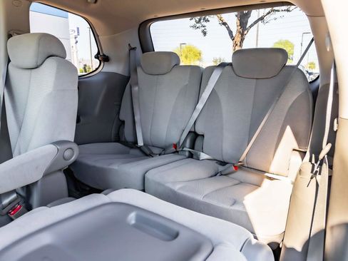 Used 2007 Kia Sedona w/ Convenience Pkg image 25