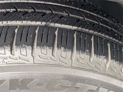 Used 2022 Volvo XC60 B5 Momentum image 9