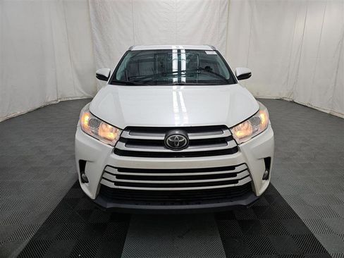 Used 2018 Toyota Highlander XLE AWD/4WD image 2