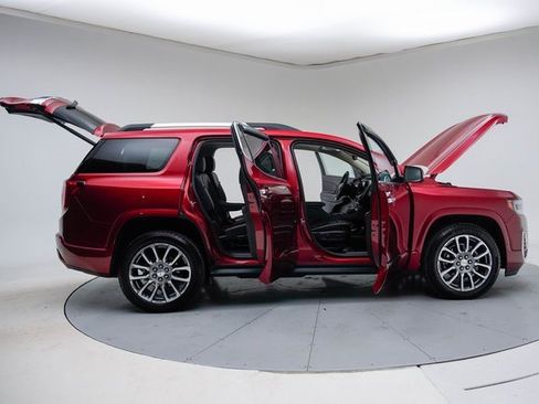 Used 2023 GMC Acadia Denali w/ Denali Technology Package image 12