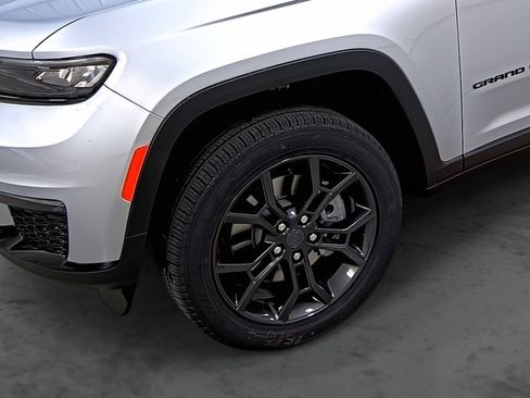 New 2025 Jeep Grand Cherokee L Limited w/ Trailer Tow Package image 7