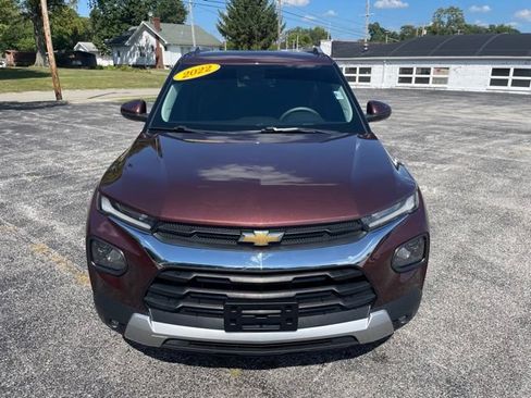 Used 2022 Chevrolet TrailBlazer LT w/ Convenience Package FWD image 2
