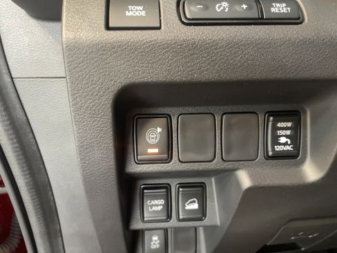 Used 2023 Nissan Frontier SV w/ Technology Package image 16