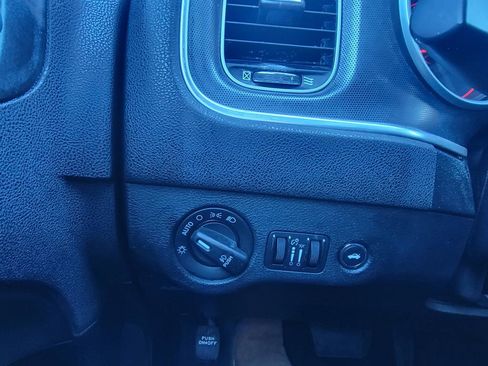 Used 2016 Dodge Charger SXT image 19