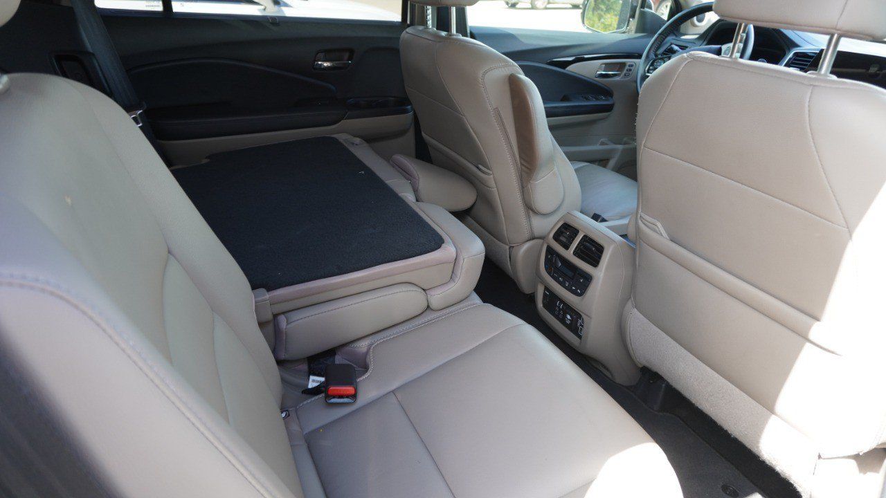 Used 2022 Honda Pilot Touring image 11