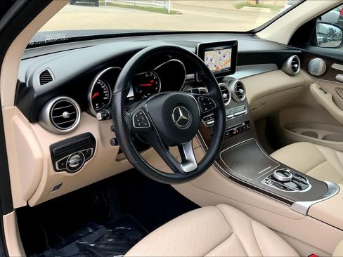 Used 2019 Mercedes-Benz GLC 350e 4MATIC w/ Premium Package image 17