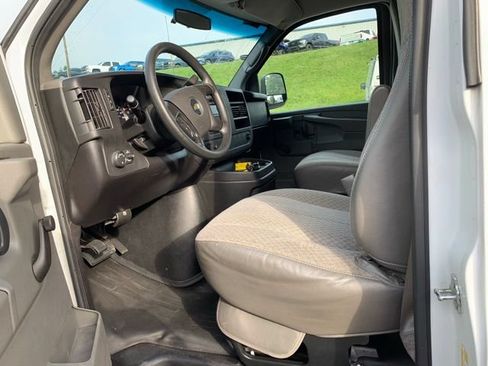 Used 2011 Chevrolet Express 2500 RWD image 22