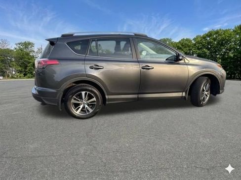 Used 2018 Toyota RAV4 XLE AWD/4WD image 9