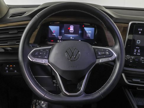 Used 2025 Volkswagen Atlas SE w/ Black Wheel Package image 25