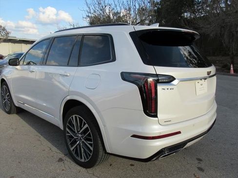 Used 2023 Cadillac XT6 Sport w/ Technology Package image 6