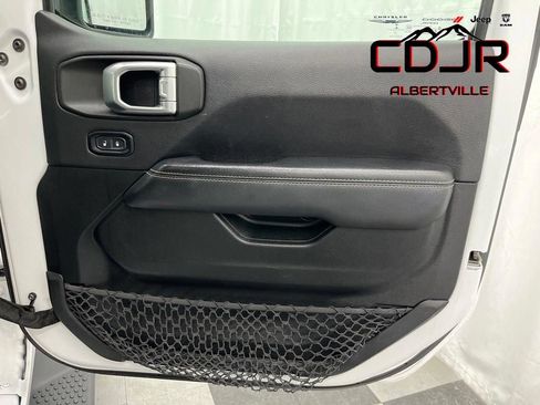 Used 2020 Jeep Wrangler Unlimited Sahara AWD/4WD image 24