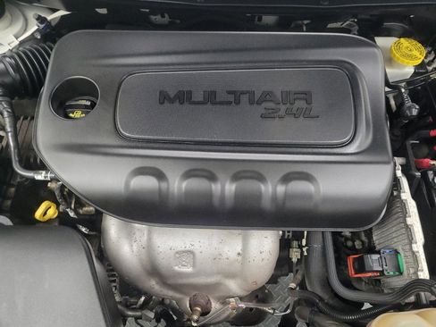 Used 2019 Jeep Cherokee Latitude Plus FWD image 30