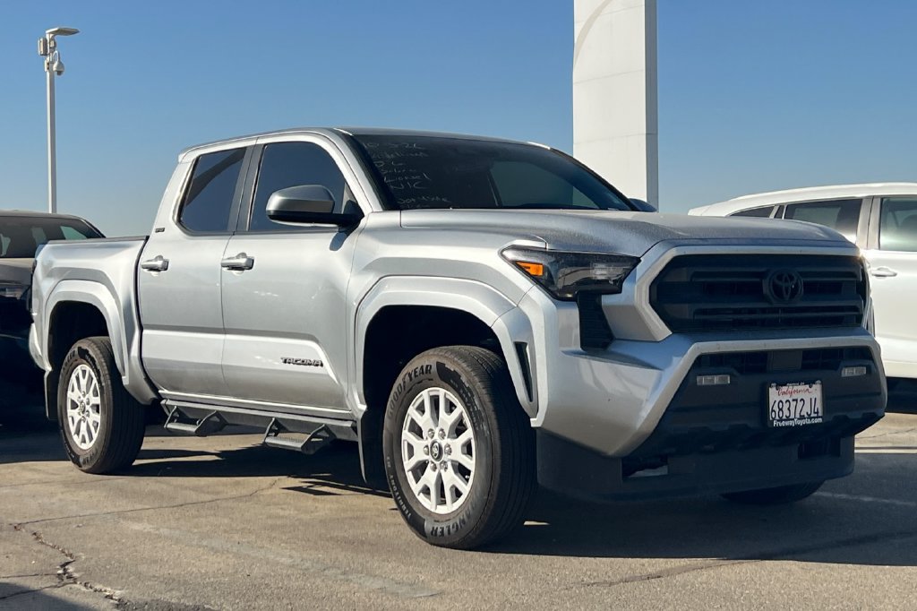Certified 2025 Toyota Tacoma SR5 AWD/4WD image 2