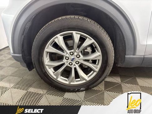 Used 2022 Ford Explorer Limited w/ Equipment Group 301A AWD/4WD image 31