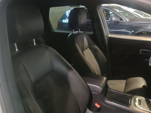 Used 2019 Land Rover Discovery Sport SE image 30