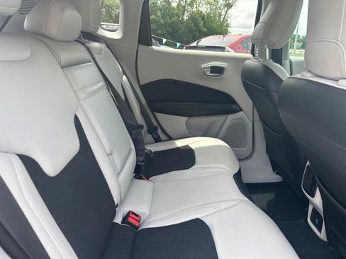 Used 2018 Jeep Compass Latitude FWD image 22