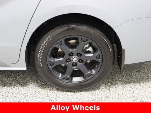 Used 2025 Toyota Sienna XLE Woodland Edition image 10